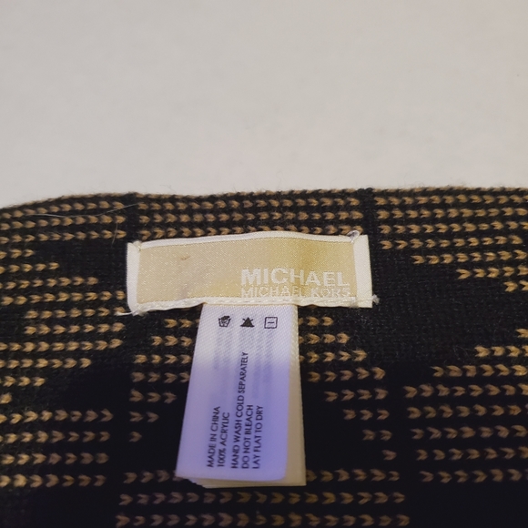 Michael Kors Cream Reversible Logo Scarf Wrap - Picture 6 of 6
